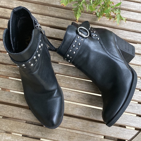 SOLD Sam Edelman Booties - Picture 2 of 9